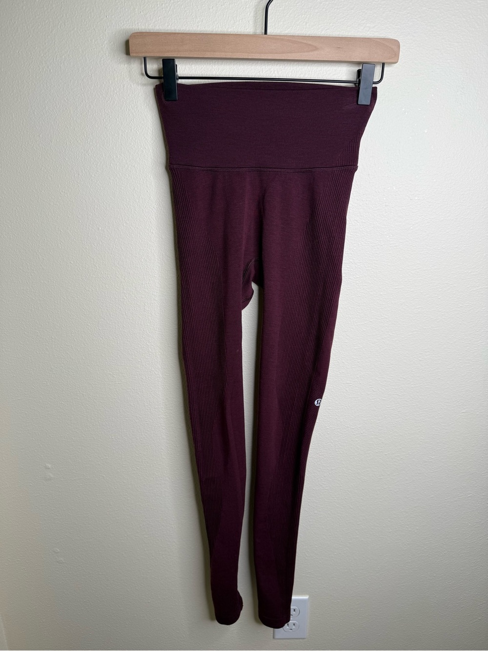 Lululemon Thermal Women’s Burgundy Knit Pull-On Leggings Size 4